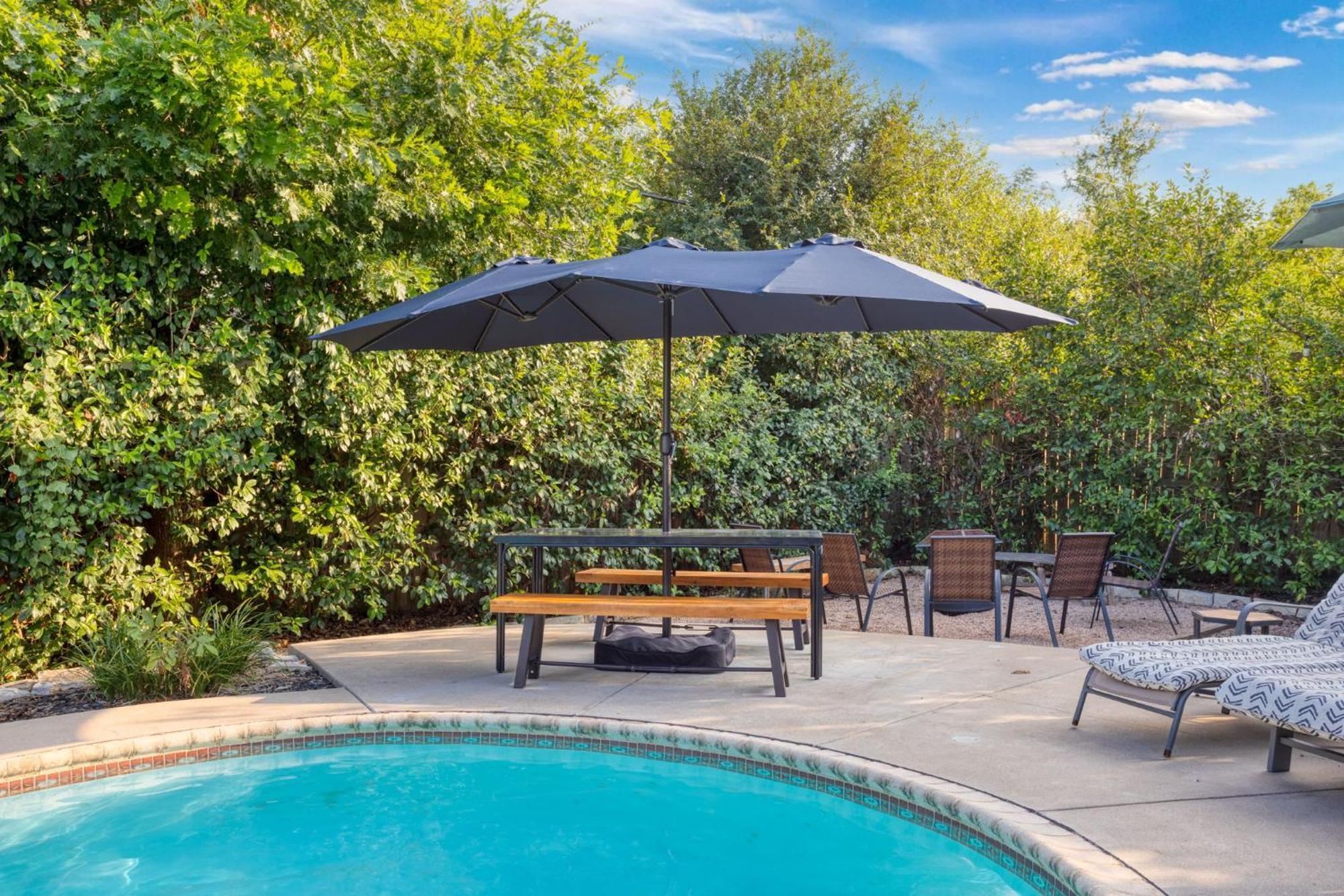 Timeless-Texas-Inn - Heated Pool Oasis & Lux Vibe Round Rock Exteriör bild